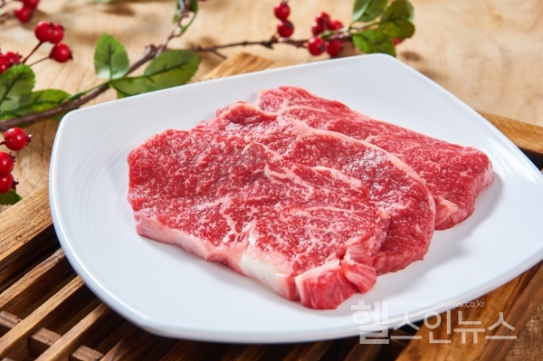 붉은 고기가 건강에 미치는 영향에 대한 끊임없는 논란 < 뷰티/푸드 < 건강 · 질병 < 기사본문 - 헬스인뉴스
