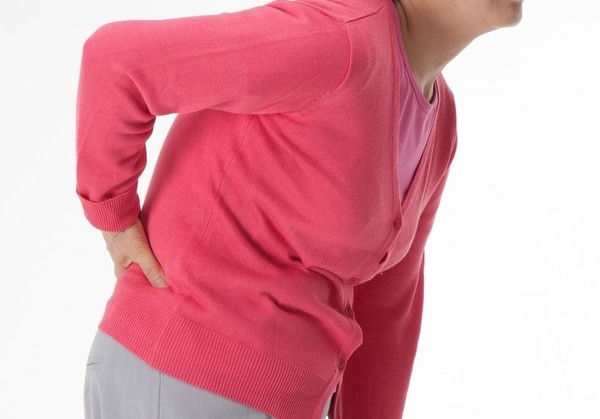 근골격계 질환으로 통증을 호소하는 중년 여성. 자생한방병원 제공