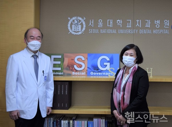 구영 서울대치과병원장(왼쪽)과 변효순 보건복지부 구강정책과장