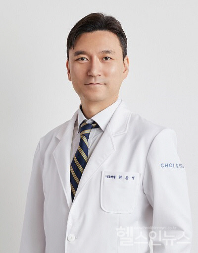 Choi Dong-seok, diretor de obstetrícia e ginecologia